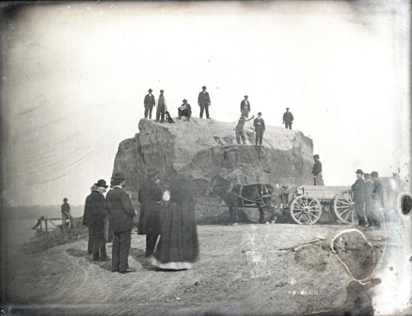 Easterly Daguerrotype Collection, 1852, and show the destruction of Big Mound in St. Louis.